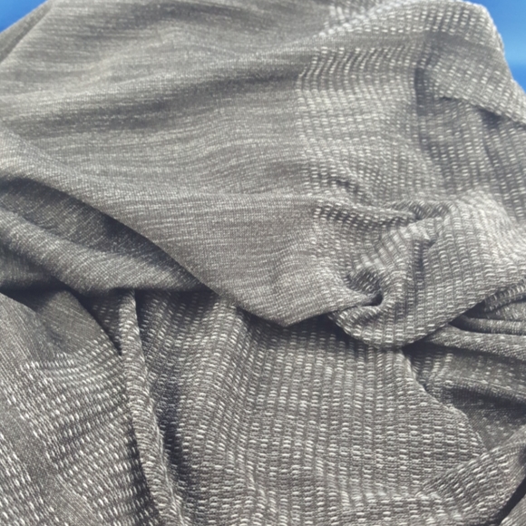 UNDER ARMOUR HEATGEAR Men's Athletic Shirt (L) - Picture 9 of 9